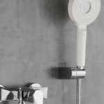 Diferencias entre un cabezal de ducha manual y uno fijo en un conjunto de ducha