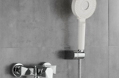 Differences Between a Handheld and a Fixed Showerhead in a Shower Set
