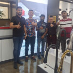 Los clientes visitan la fábrica de Wuhuang